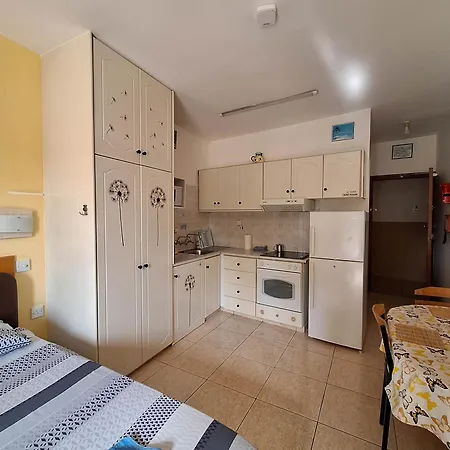 Apollonia Пафос